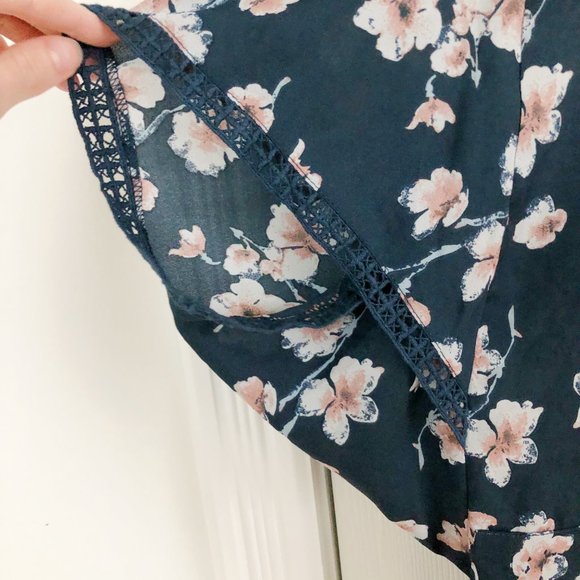 Three Stones Floral Kimono With Pockets - Picture 6 of 7